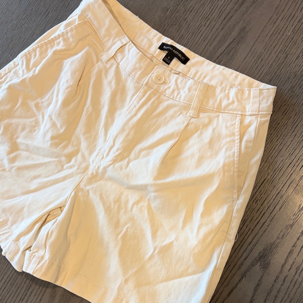 Banana Republic Light Cream/Tan Women's Chino Shorts